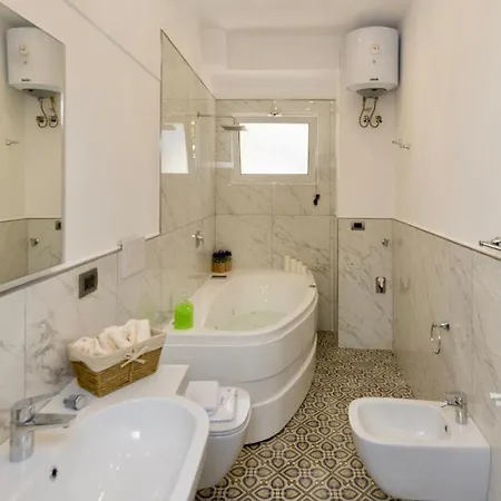 Sara Luxury 2 * Сорренто