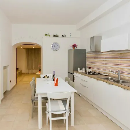 Sara Luxury 2 סורנטו